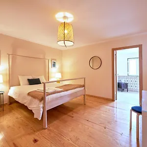 Renovated And Spacious Duplex With Patio, By Timecooler Lisboa
